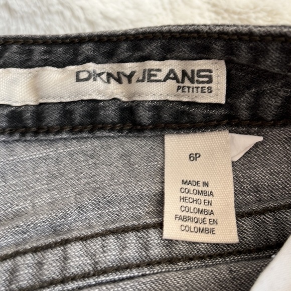❤️ HOST PICK!!! DKNY boot cut jeans midrise 6p - Picture 3 of 5